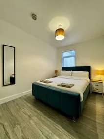 RNM - Business Contractor & Travellers Choice, Private Access & Entire Place, Kitchen & Washroom with amenities, Smart Tv, Easy Access, Fast WiFi, Parking Nearby, Great transport links - Image 3