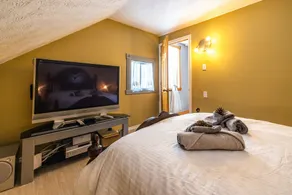 Rustic Villa | 3 Bedrooms, Fireplace, Pet-Friendly & Near Lac Maskinongé - Image 3