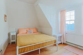 Charming 5 Bedroom Historic brick home w/ sprawling river views, pool & hot tub! - Image 4