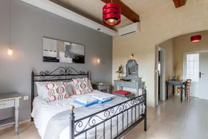 Agréable maison de vacances adaptée aux familles avec jardin, piscine privée et barbecue | Proche Sanctuaire national Ta' Pinu de Għarb | Avec animaux acceptés - Image 5