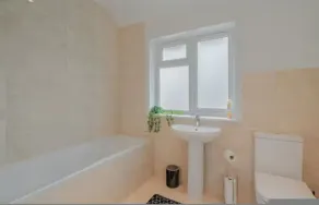3BR Putney Home London Sleeps 8 Winter Deal - Image 5