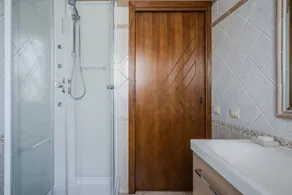 GuestHost - Cozy apartment of 65 sqm located on the ground floor of a building WITHOUT a lift (steps to access), can accommodate up to 4 people. The accommodation is located in an area served by all the main services: bars, restaurants, supermarkets and  - Image 4