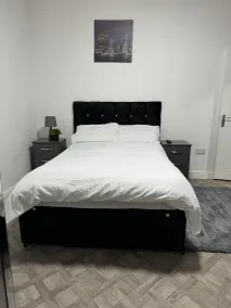 1-bed Apart-nottingham-free Parking - Image 1