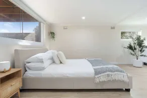 Idyllic 4-Bed Home With Alfresco Area Near Beach - Image 5