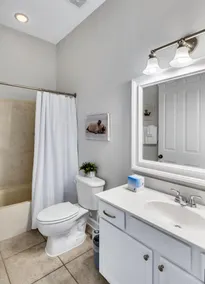 Spacious 3BR Lakeview Condo in Crystal Cove - Image 3