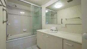 Harbour View 9 - Bright and Beachy Three Bedroom Apartment with Private Rooftop - Image 2