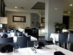 Fully Air Conditioned Luxury 9th Floor Apartment with Balcony & Ocean Views - Image 5