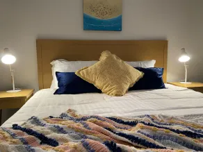 Spacious tranquil 2 bed apartment, largest sunny balcony overlooking golf course - Image 5