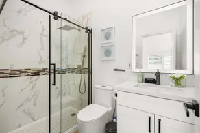 Marbella Lane - Cityside Haven w Touch of Charm - Image 2