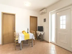 Appartamenti Graciella, (14129), Lovrecica, hr - Image 5