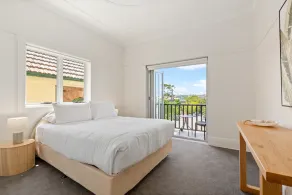 Bright 2-Bed Apartment in Coogee - Image 5