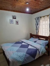 Lux Suites Donholm Family Bungalow - Image 3