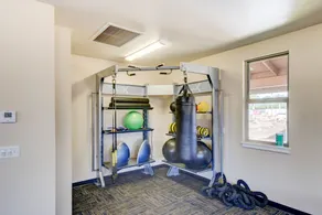3BR Pili Mai condo w AC, pool, fitness center - Image 4