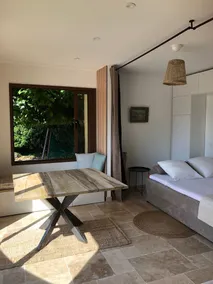 RAVISSANT PETIT BASTIDON PROVENCAL  AVEC PISCINE ET JARDIN  PRIVATIFS A LOURMARI - Image 5