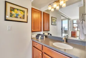 37th Floor Condo with Sweeping Ocean Views & Free parking! - Image 3