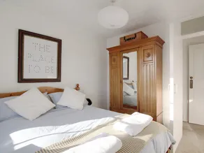 2 bedroom accommodation in Hastings - Image 4