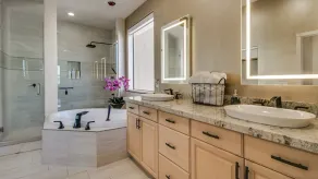 Fabulous 4-Bdrm WBreathtaking Views Pool - Image 4