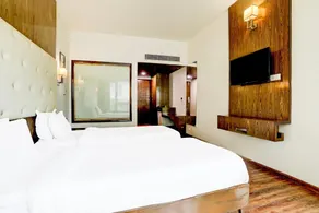 Stylish & Modern Stays at Palette River Front - Image 2