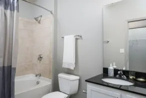 Centralt beliggende i Uptown Charlotte.  Gym, pool og gratis parkering.  Gå overalt! - Image 4