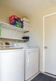 Cozy 3br  2bath with and Fully Fenced Yard ! - Image 2