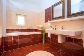 Villa Maruncela with sea and island views, 5 bedrooms, private pool, gym - Image 2