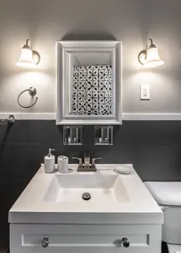 Lovely 2 bedroom home in a quiet safe neighborhood - Image 2