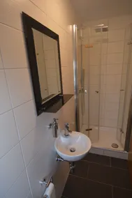 3 bedrooms, 2 bathrooms, spacious living room, WiFi, quiet location, modern, stylish, - Image 5