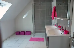 Graziosa casa su giardino chiuso, vicino ai servizi di connessione Wi-Erdeven - Image 5