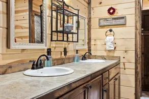 Hey There Delilah · Romantic Honeymoon Haven with Private Hot Tub and King Suite - Image 3