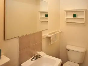 Velho Mundo Avalon Cottage Apenas Passos Para o Centro e 2 Quadras da Praia - Image 3