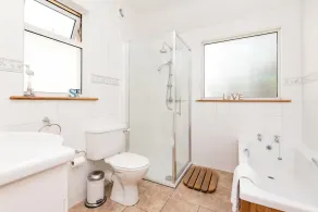 Superbe maison familiale avec wifi et parking - proche ville et plage. - Image 2