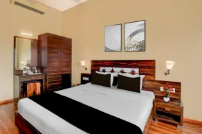 Deluxe Popular Hotel - Image 4