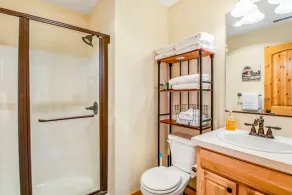 Mountain view condo with balcony, fireplace, pool, hot tub, gym & tennis - Image 3