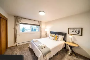 Lakefront Condo, 2 bedroom, with Dock & Private Patio! Walk to Restaurants! - Image 4