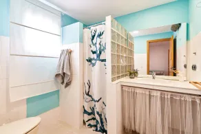 Cozy house with direct access to the beach - Image 3