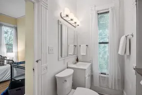 Charming 5-BR, 8 mins to ND, in Museum District - Image 5