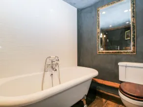 FOXDEN, family friendly, character holiday cottage in Sherborne - Image 2