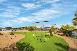  Fallbrook by AvantStay | Rooftop Deck + Pool + Putting Green | Sunset Mtn Views - Image 4