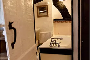 Grade II Listed Cottage in the Heart of Rye's Historic and Beautiful Citadel - Image 3