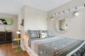 Above the Trees - Modern Studio for 2 with Views, Wifi, Pools - Image 4
