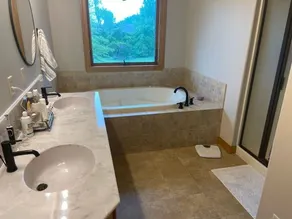 4 bedroom home, perfect for EAA rental - Image 2