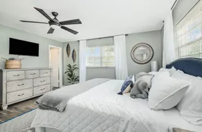 Luxury a block and half from the beach, pet and family-friendly - Image 4