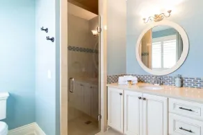 Luxurious 6 bedroom estate with lake view & beach - Image 3