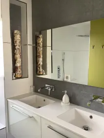 Large contemporary house in city center - Image 4