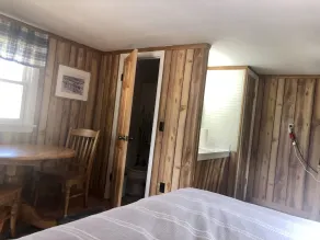 Studio cabin on private lake, pet friendly - Image 4