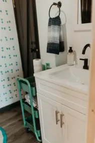 Private tiny cabin- 15 minutes from Dale Hollow Lake! - Image 2