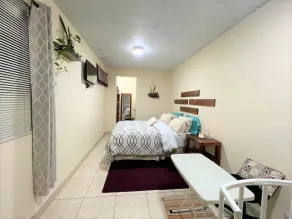 Comfy. Internet, Netflix,washer and Dryer,full Kitchen - Image 5