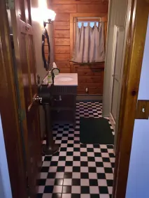 Quaint Harbor Springs Log Home med Lake Michigan Beach Access - Image 3