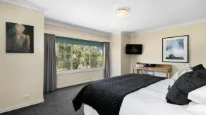 Sea Breeze on the Crescent - Image 4