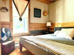 A spectacularly charming LAKE HOUSE on gorgeous Burden Lake! - Image 3